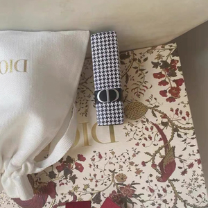 官网450购入dior迪奥限量版千鸟格浮雕膏体口红,过了七天