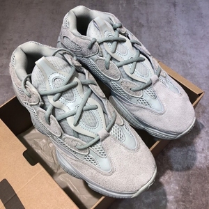 000人付款淘宝yeezy500海盐 44码 配盒 充新成色 899秒韩耀宇599.