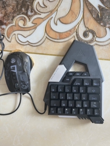 飞智q1木蝎和平精英官方外设平板吃鸡神器苹果专用王座键盘鼠标