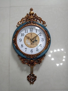 北极星冰蓝色的摇摆时尚创意静音挂钟,挂钟尺寸高70厘米左右