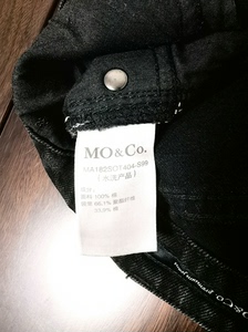 moco牛仔牟钉短裤，黑色