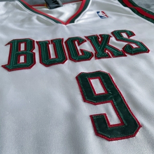 易建联雄鹿球衣