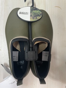 aigle 男鞋，橡胶鞋。 正品，代购的，有橡胶味。军绿色，