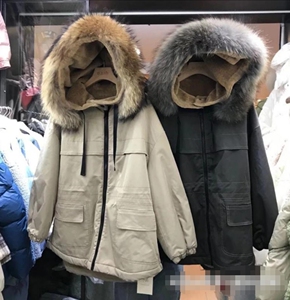 00一年级零班淘宝安素尚羽绒服,藕粉色,颜色很衬肤色,休闲连帽款