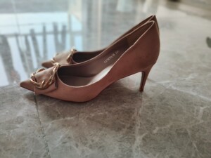 39码女细跟7厘米浅口高跟鞋质量超级好,特别漂亮商场里买的