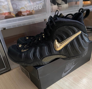 nike 喷泡篮球鞋黑金,42码,轻微穿着无异味没起球,脚感