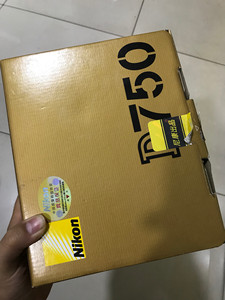 尼康 D750 挺不错的相机 包装盒说明书都在，功能都正常，