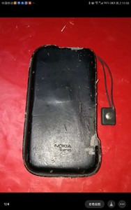 诺基亚E71-1手机一个，配件款，送一个原装的皮套，看好下单