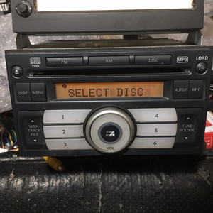 日产尼桑骐达颐达原车松下六碟cd机 拆车件 改过导航屏 但导