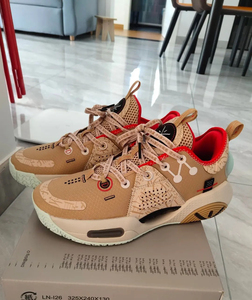 李宁 全城9 牛年配色白色真的不错.全新正品原盒 官网专卖店