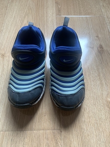 nike 毛毛虫 购于商场专柜 2y 内长21cm 新旧如图