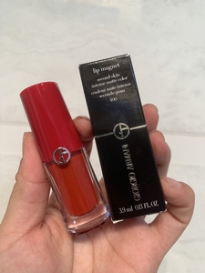 阿玛尼小胖丁唇釉400很正的水红色,全新有盒未使用,免税店购