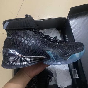 安踏经典kt3黑豹联名错码鞋左40右41 全新无瑕疵原盒,鞋