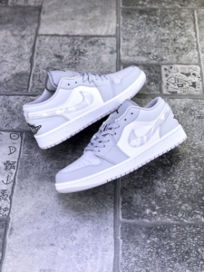 因台湾撤店 正品乔丹 aj1 低帮白灰迷彩板鞋篮球鞋