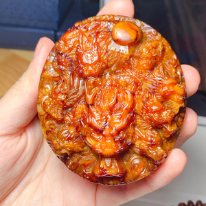 龙涎香琥珀"九龙拉棺"立体雕刻吊坠牌 项链挂坠 手把件 车挂