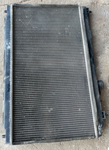 本田雅阁七代水箱.原装车拆下来.问题:漏水.水箱上水室塑料件