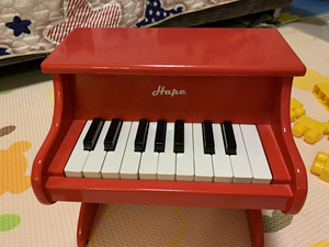 hape小钢琴,去年送给娃的圣诞礼物,结果大哥不喜欢,便宜出