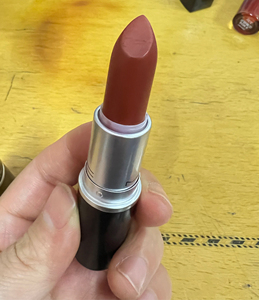 mac魅可子弹头口红646棕红脏橘色,仅试色,不退不换