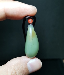 河磨玉《水滴》 河磨玉吊坠 河磨玉析木绿 河磨玉项坠 河磨玉