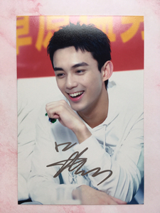 吴磊签名照,吴磊本人亲笔签名照,吴磊周边,都是本人