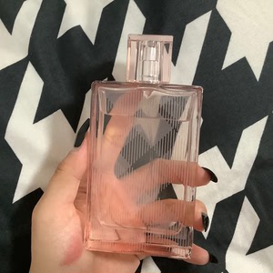 巴宝莉粉格子香水