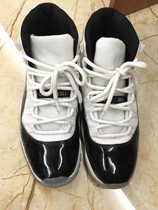 aj11康扣44码 正品 9.5成新 穿过几次 鞋撑还在盒子