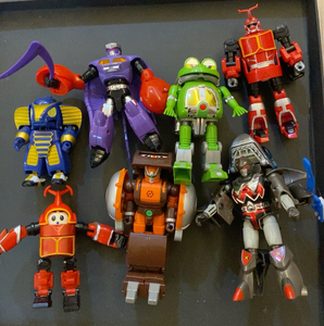 waq1993321淘宝铁甲小宝万代97正版玩具,呱呱蛙,鲨鱼辣椒,卡布达