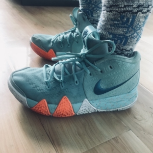 欧文4女权配色随意出售,41码,买去水泥地