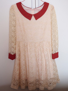 卓多姿蕾丝连衣裙