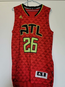 nba老鹰科沃尔球衣,95新,s码,售出不退不换.