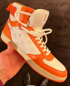 lv 爆款橙色魔术贴渐变logo高帮 aj 运动鞋 尺码9