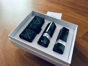 迪奥专柜烈焰蓝金999口红两只500元,有礼盒包装.专柜一支