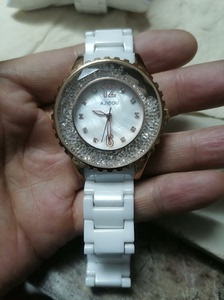 阿吉豆女士石英手表，原价300，陶瓷表链，进口机芯，走时正常