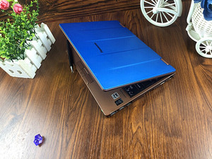 仅745克 10寸松下rz4香槟色 折叠触摸屏笔记本电脑