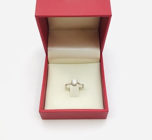 钻石戒指 d0.500ct,配件有盒子