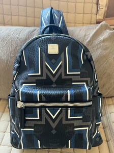 全新mcm几何中号双肩包/购于北京老佛爷专柜_阿里巴巴找货神器