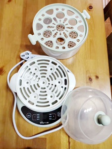 小熊蒸蛋器功能完好 小碗热菜也可以用 家里人鼓捣厨房买的 一