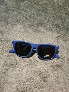 VANS 万斯记忆材料小框复古滑板墨镜太阳眼镜  两个颜色，