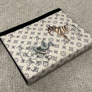 lv动物园系列的大号手包 当时加价买的