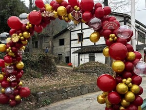 结婚气球布置，婚房布置，飘空气球布置。桂林市上门布置。气球场