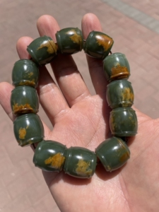 河磨玉析木绿手串