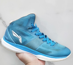 李宁超轻10代高帮湖水蓝42码篮球鞋    lining经典