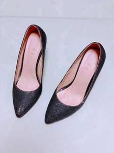 35码10厘米闪亮银黑色高跟鞋女鞋,鞋跟特别特别稳,质量很好