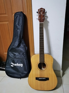 zachary查克瑞34寸单板吉他,比一般吉他稍微小点,除了