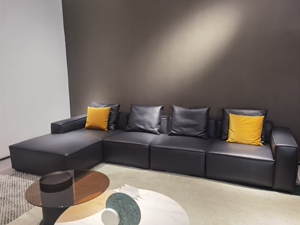 欧宝米缇沙发3.6长现货处理,需要私我,可来店里看