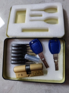 金刚狼牙锁 c级 几乎全新 钥匙齐全 55分锁芯 之前租房买