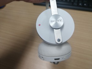 sony/索尼sbh60头戴式蓝牙耳机白色   可伸缩长短