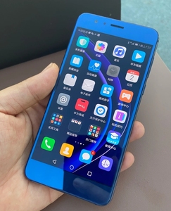 荣耀8标准版,5.2寸屏幕,麒麟950系统