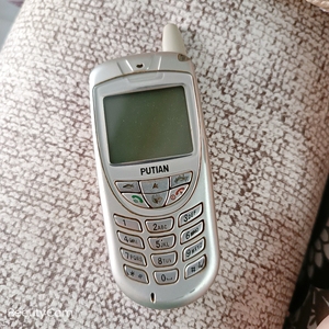 普天小灵通手机,原装无维修,五成新,充电后可以使用.喜欢的可