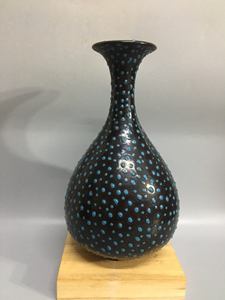 旧藏山西介休窑烧黑釉珍珠斑点纹玉壶春瓶.造型古朴简约.花纹精